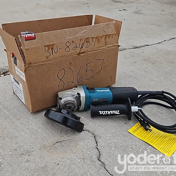 Makita GA4570