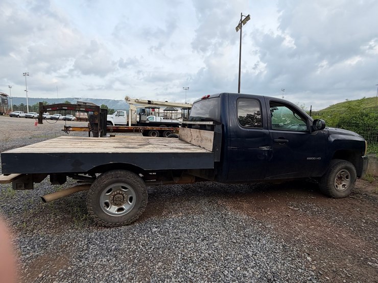 2010-chevrolet-2500-image-6