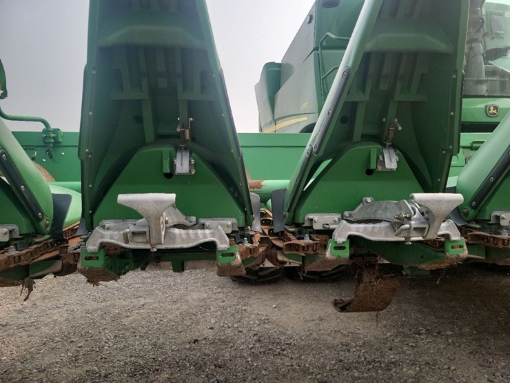 2014-john-deere-612c-corn-head---field-ready-image-34