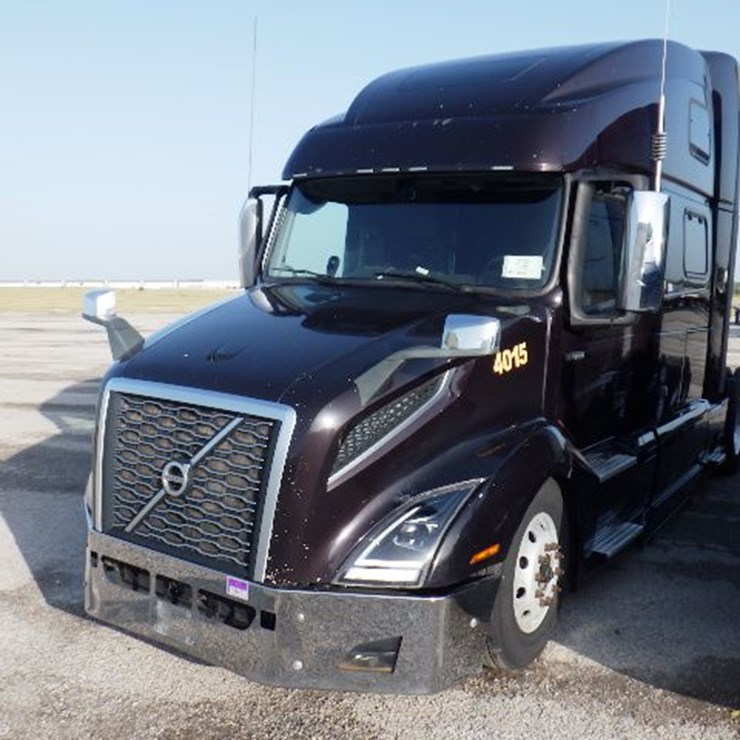 2020 VOLVO VNL860