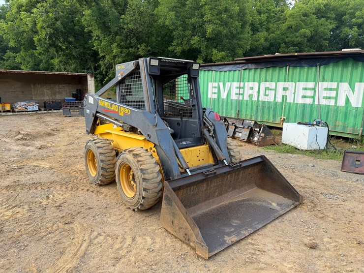 #4069-•-new-holland-ls180-wheeled-skid-steer-image-7