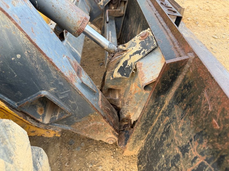 #4069-•-new-holland-ls180-wheeled-skid-steer-image-15