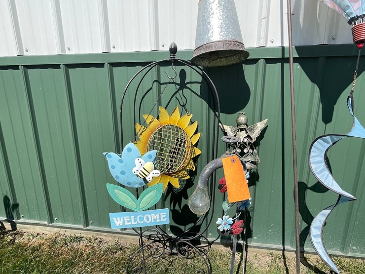 #2145-•-various-metal-yard-decorations-image-4