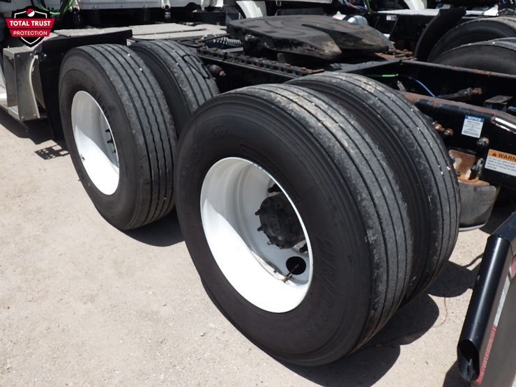 2019-freightliner-cascadia-125-evolution-image-14