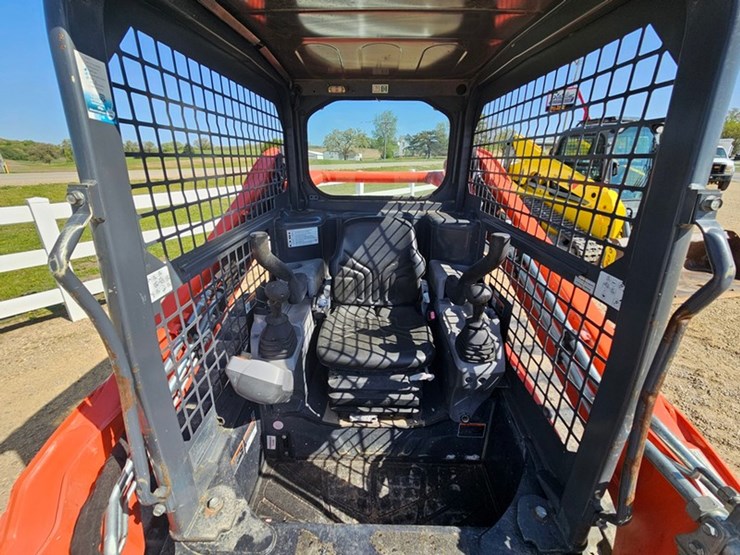 2019-kubota-svl65-2-image-22