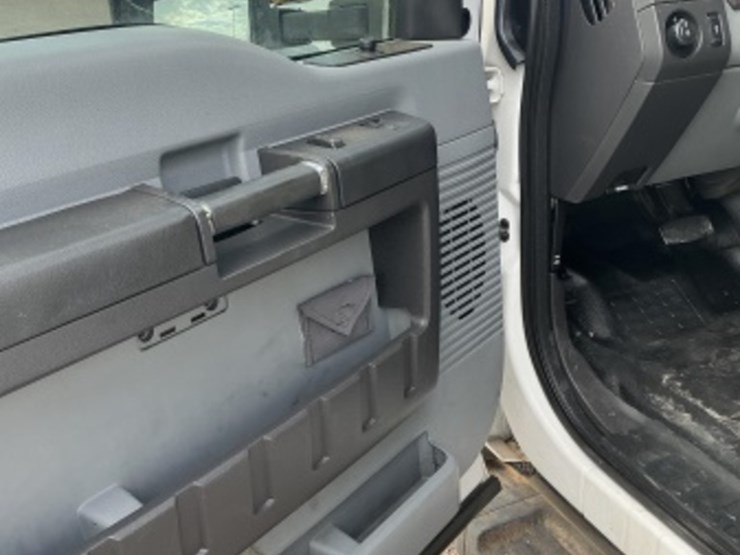 2015-ford-f550-image-28