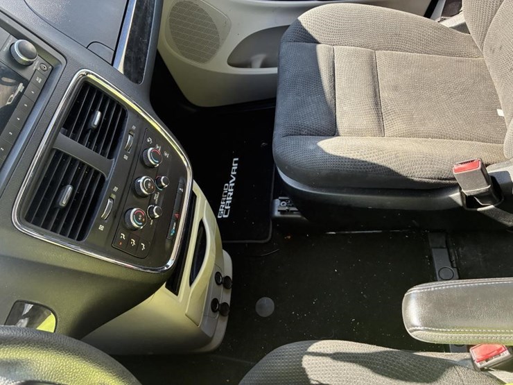 2017-dodge-grand-caravan-image-21