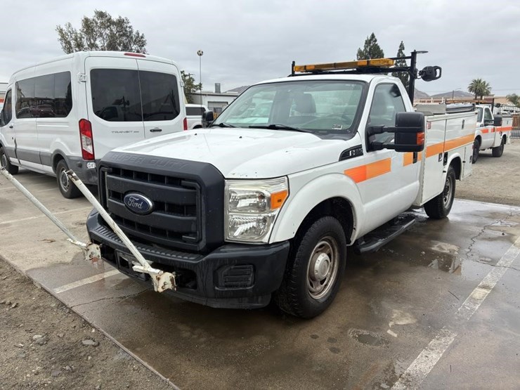 2014-ford-f250-xl-image-1