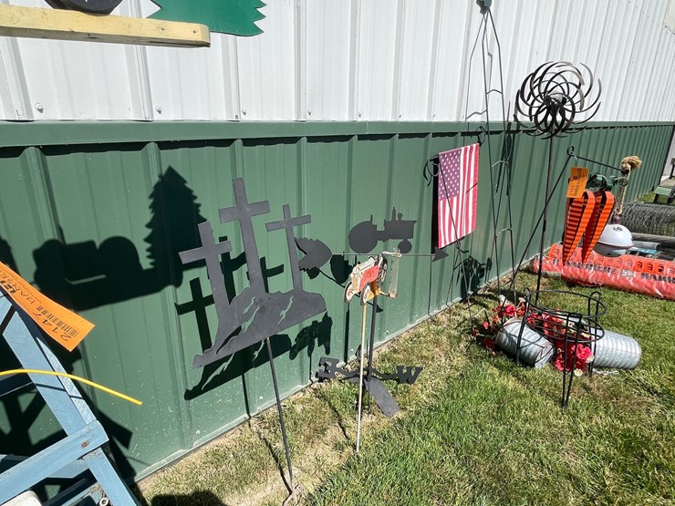 #2150-•-(3)-metal-yard-decorations-image-2