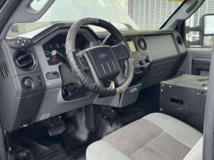 2012-ford-f550-image-27