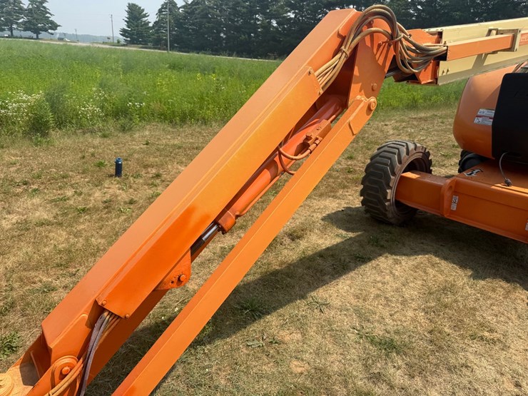 2012-jlg-600aj-image-14