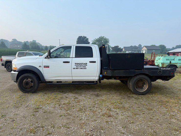 2011-dodge-3500-image-2