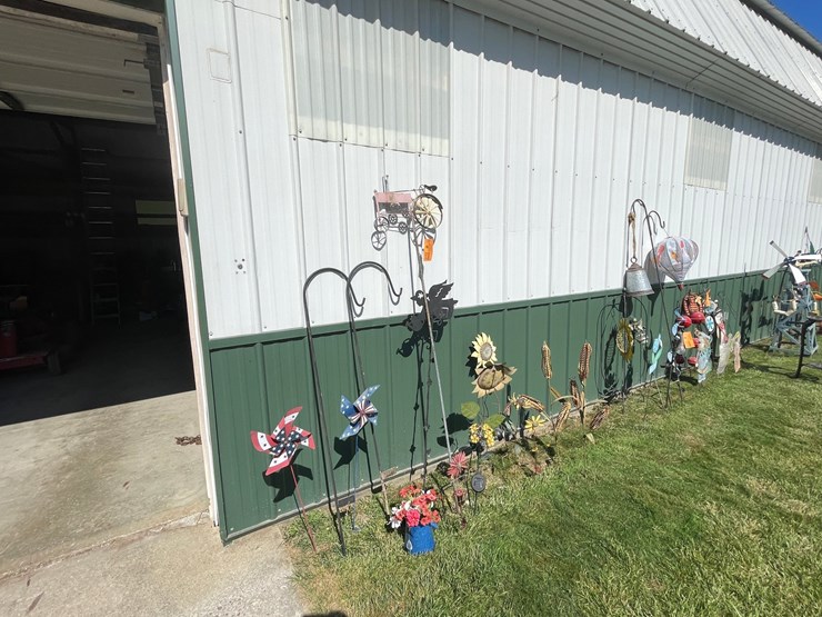 #2144-•-various-metal-yard-decorations-image-1