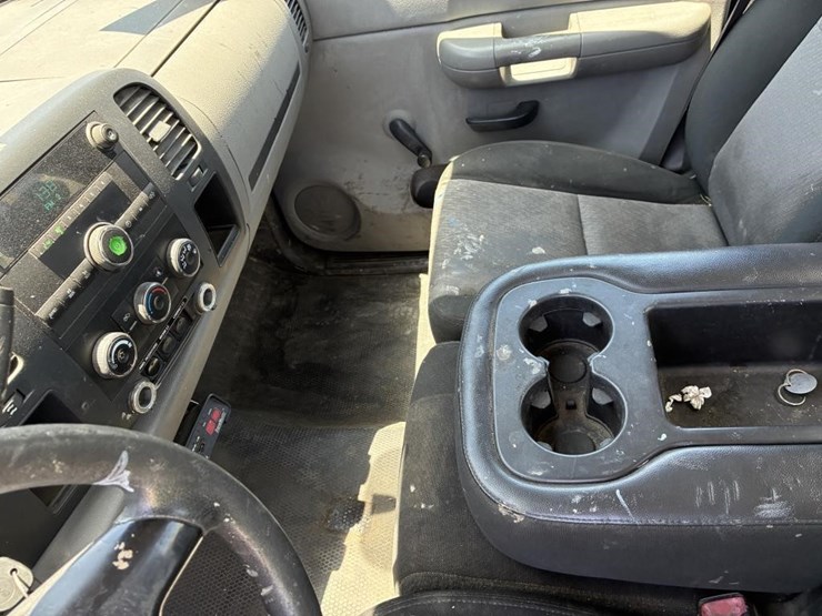 2009-chevrolet-3500hd-image-24