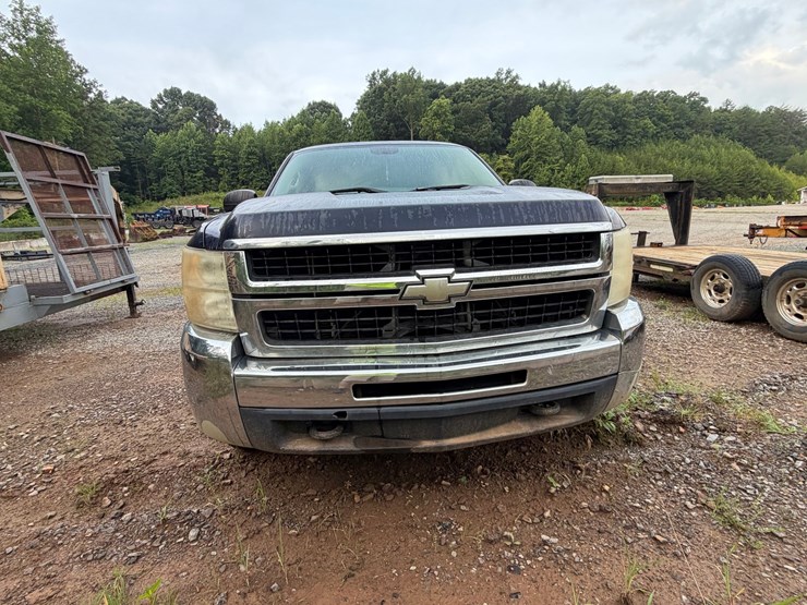 2010-chevrolet-2500-image-8