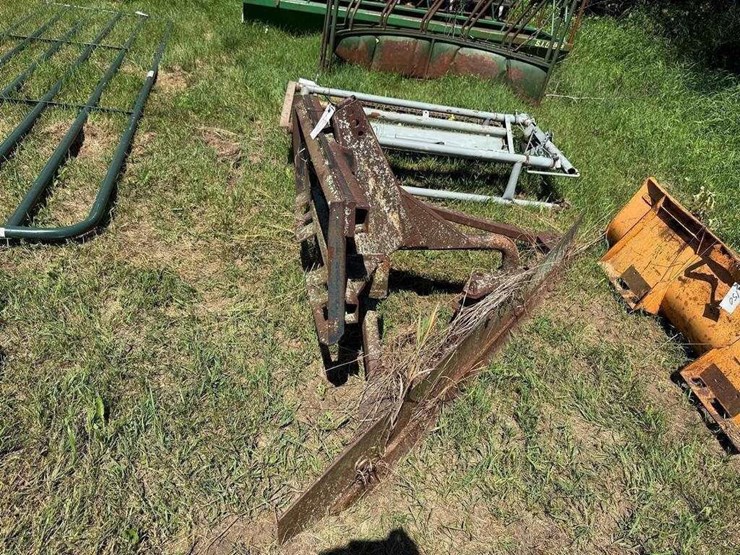 skidsteer-mount-silage-pusher-image-2