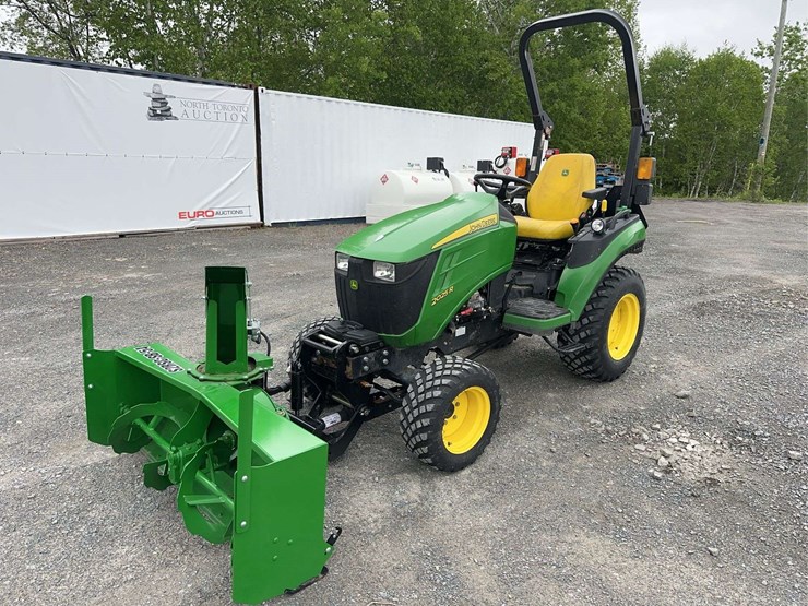 2025-john-deere-2025r-image-1