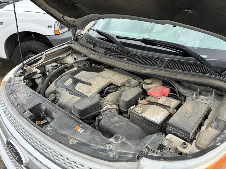 2015-ford-explorer-image-9