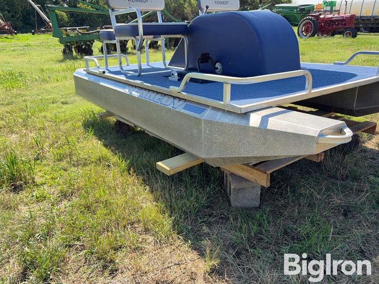 kennedy-10.5’-pedal-powered-pontoon-image-12