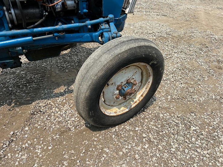 ford-2810-image-15