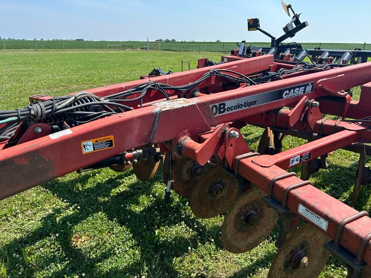 case-ih-730b-ecolo-tiger-ripper-image-11