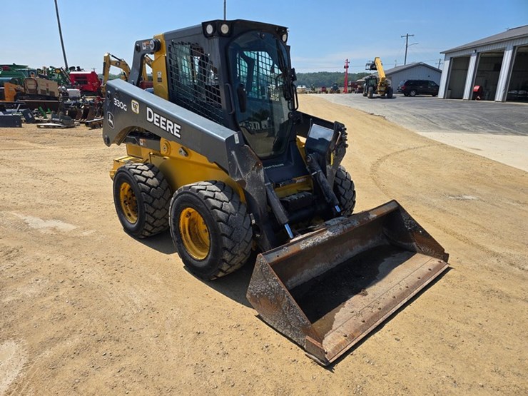 deere-330g-image-7