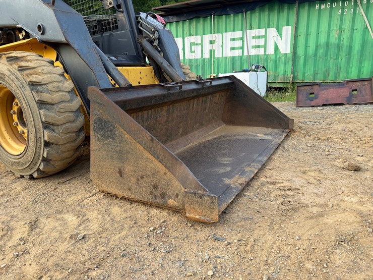 #4069-•-new-holland-ls180-wheeled-skid-steer-image-9