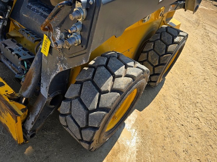 deere-330g-image-12