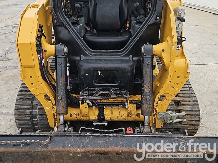 2025-caterpillar-255-image-15