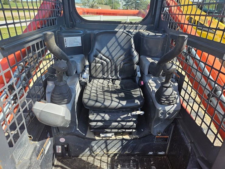 2019-kubota-svl65-2-image-30