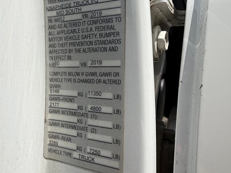2020-chevrolet-3500hd-image-16