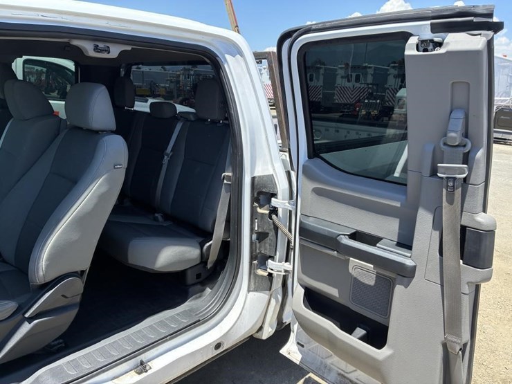 2017-ford-f150-image-16