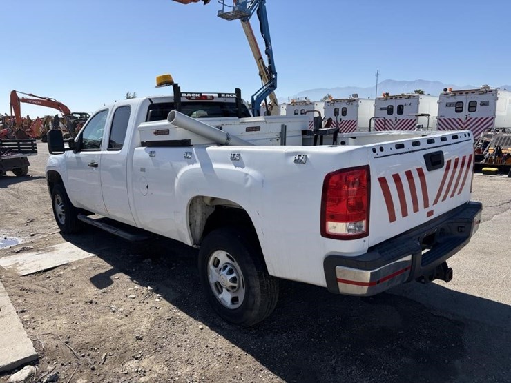 2012-gmc-sierra-2500-image-4