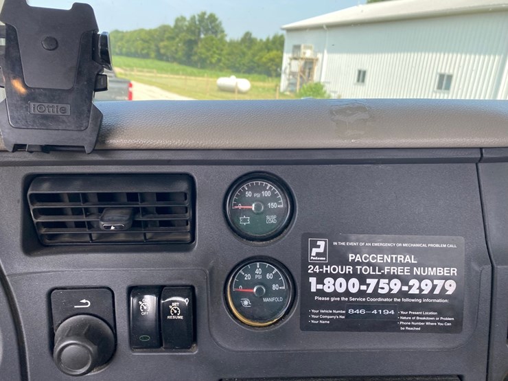 2019-peterbilt-579-image-65