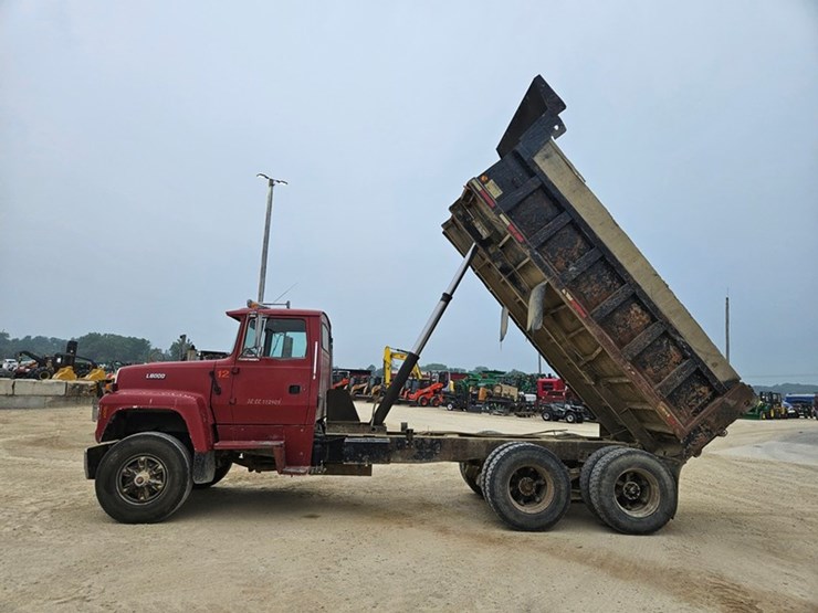 1995-ford-l8000-image-13