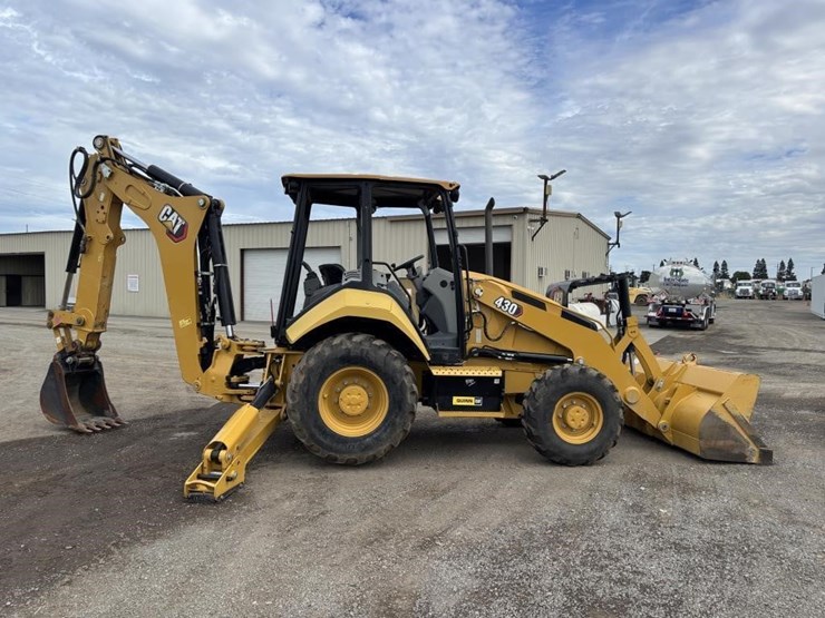 2022-caterpillar-430-image-7