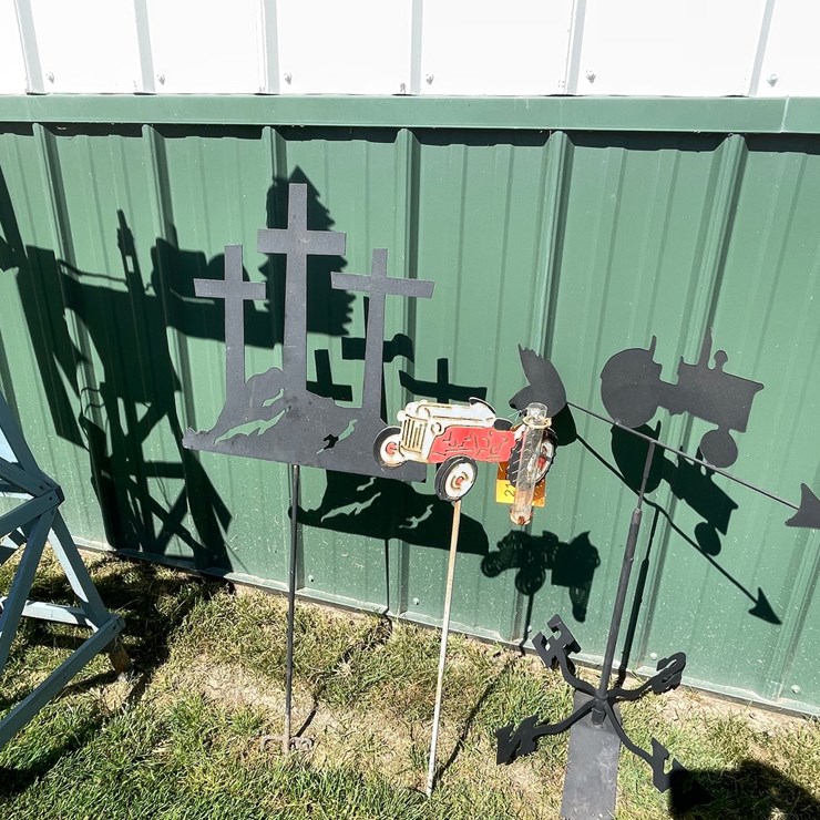 #2150 • (3) Metal Yard Decorations