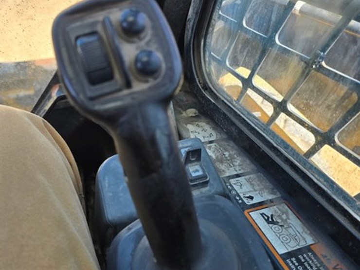 deere-330g-image-16