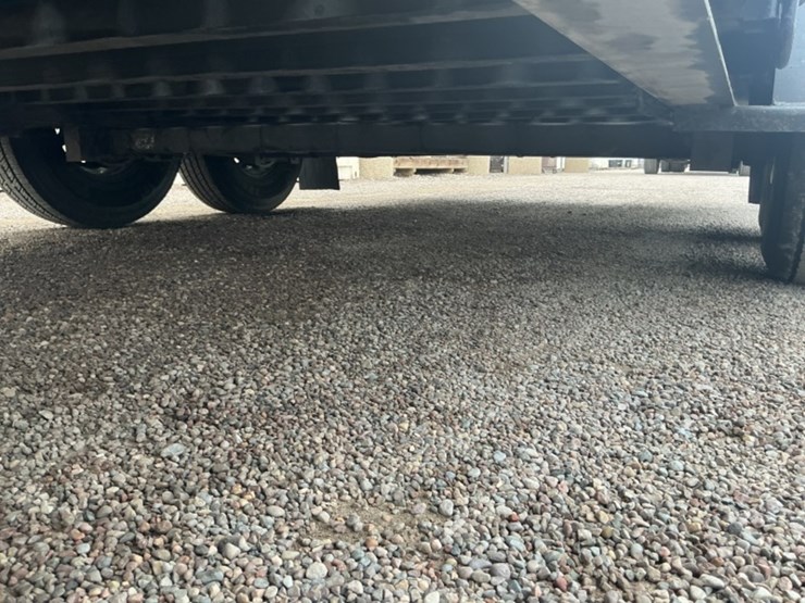 2006-towmaster-t-12dd-equipment-trailer-image-13