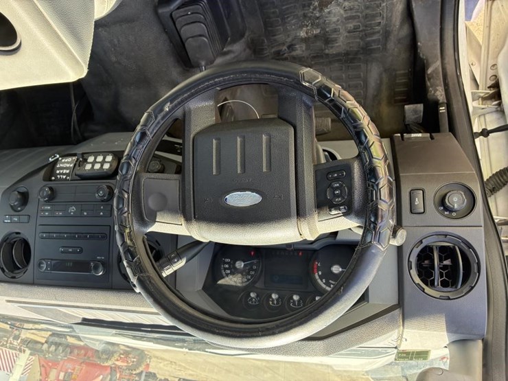 2011-ford-f250-xl-image-16