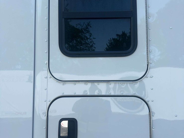 2022-kenworth-t680-image-14