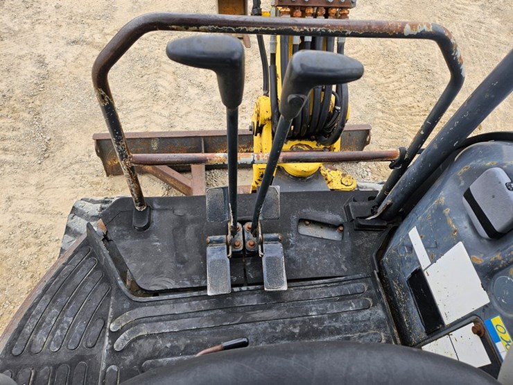 new-holland-e35sr-image-26