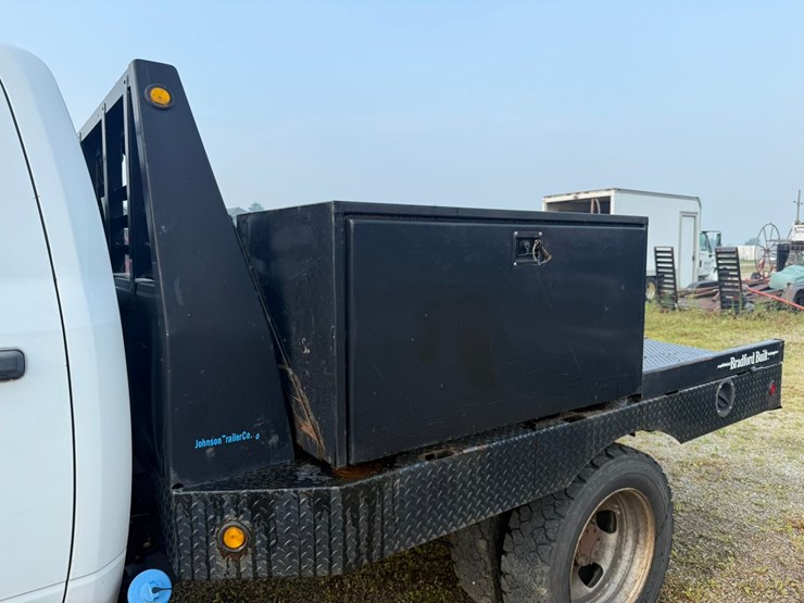 2011-dodge-3500-image-42