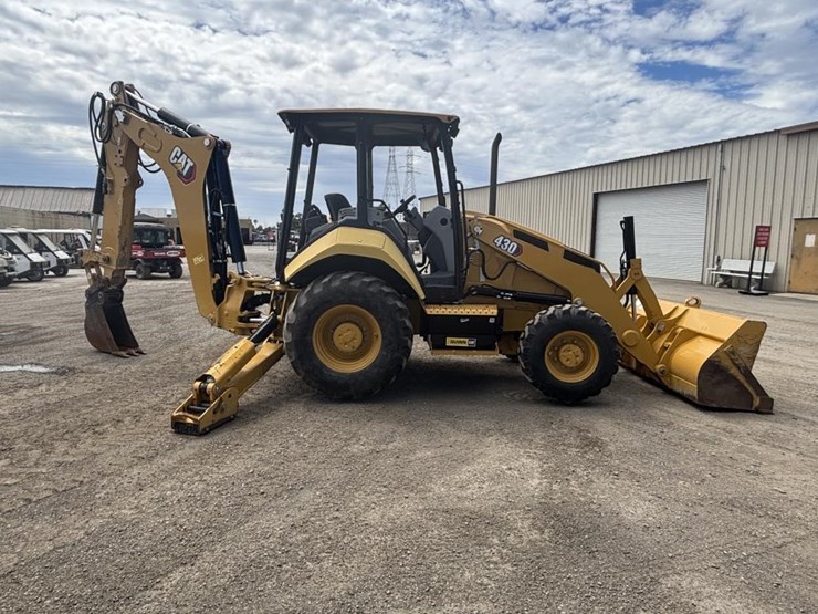 2022-caterpillar-430-image-7