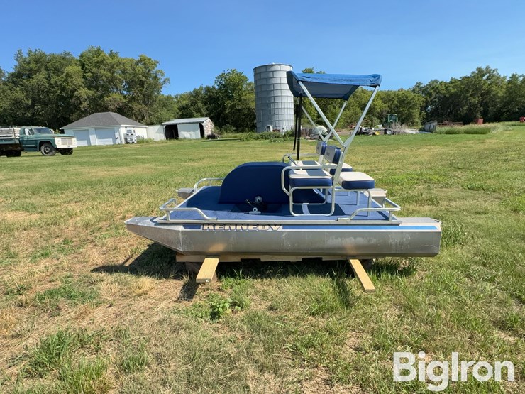 kennedy-10.5’-pedal-powered-pontoon-image-8