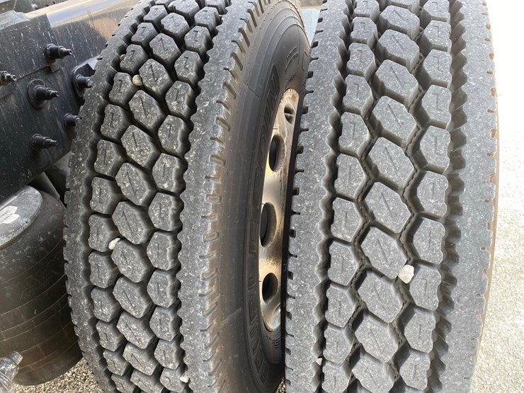 2019-peterbilt-579-image-54