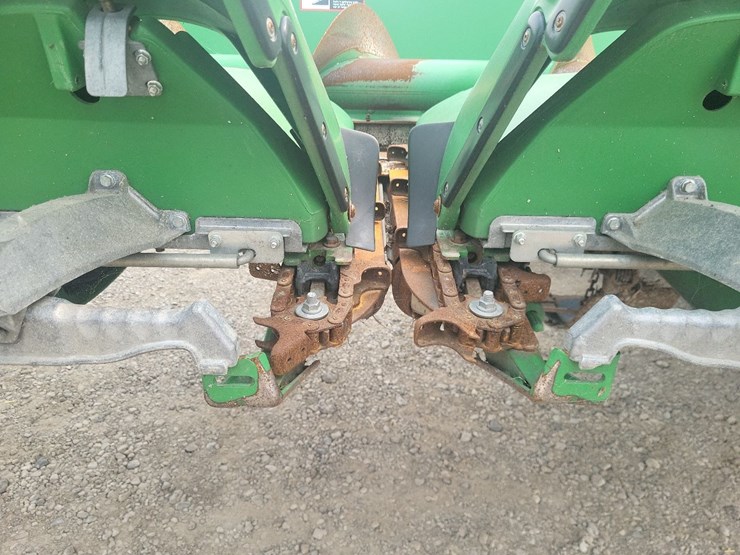 2014-john-deere-612c-corn-head---field-ready-image-30
