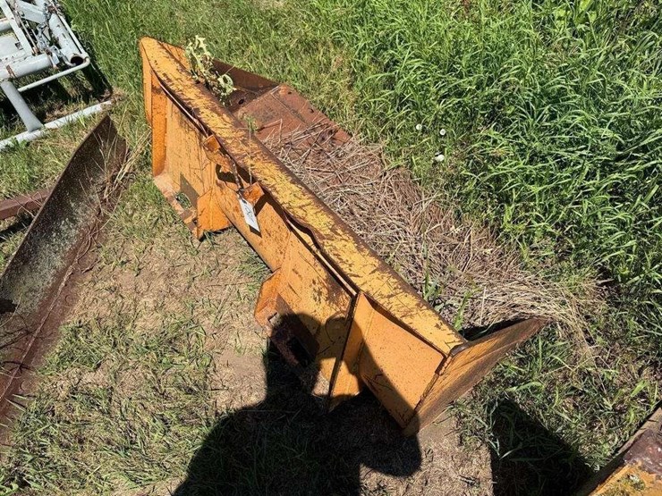 case-skid-steer-bucket-image-1