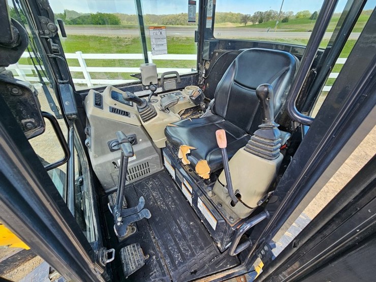 yanmar-vio45-image-25