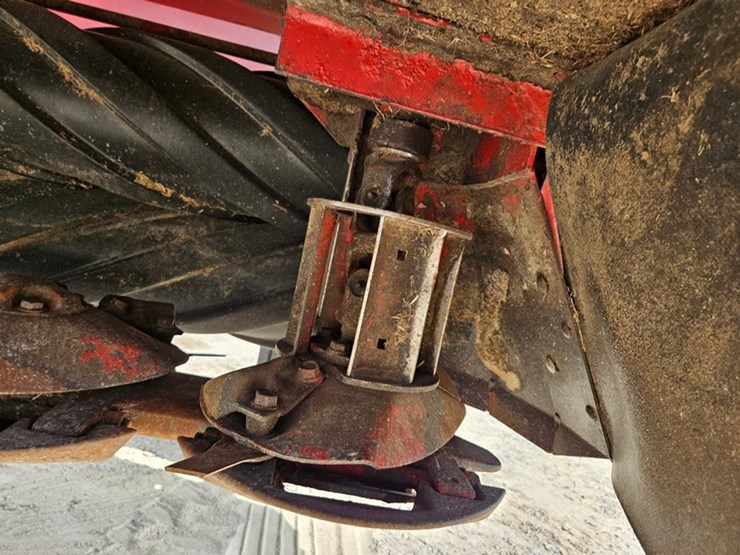 new-holland-1411-image-18